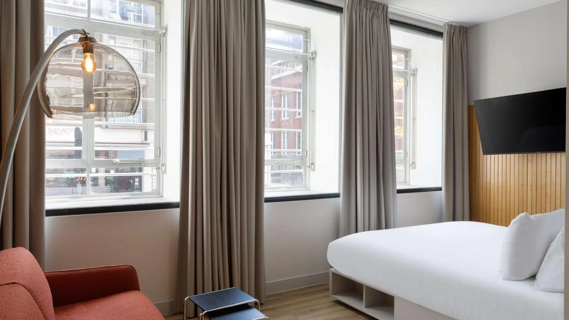 Motto By Hilton Rotterdam Blaak Hotel 4*,