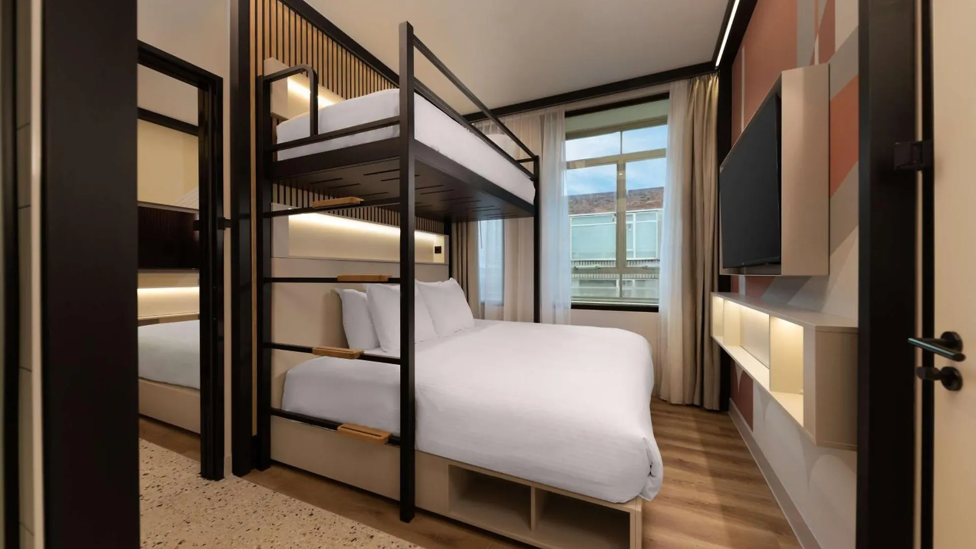Motto By Hilton Rotterdam Blaak Hotel