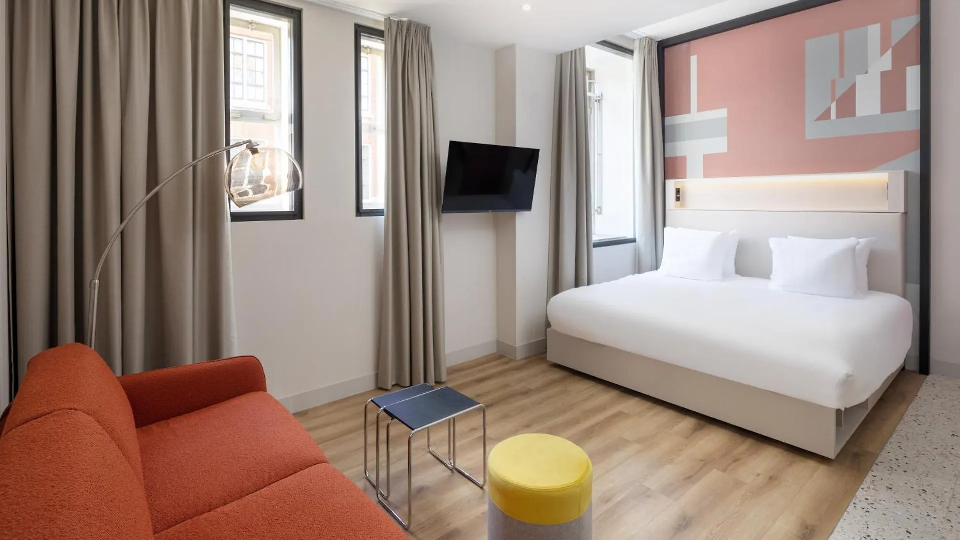 Motto By Hilton Rotterdam Blaak Hotel 4*,